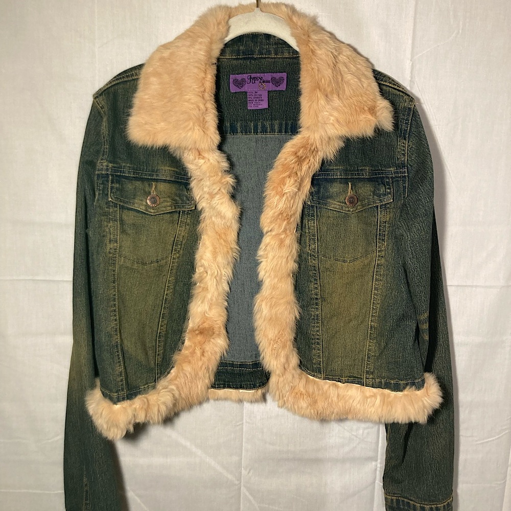 Vintage Faux Fur Denim Jacket. 
Y2K 
- 96% cotton 
- 4% Spandex 
BRATZ